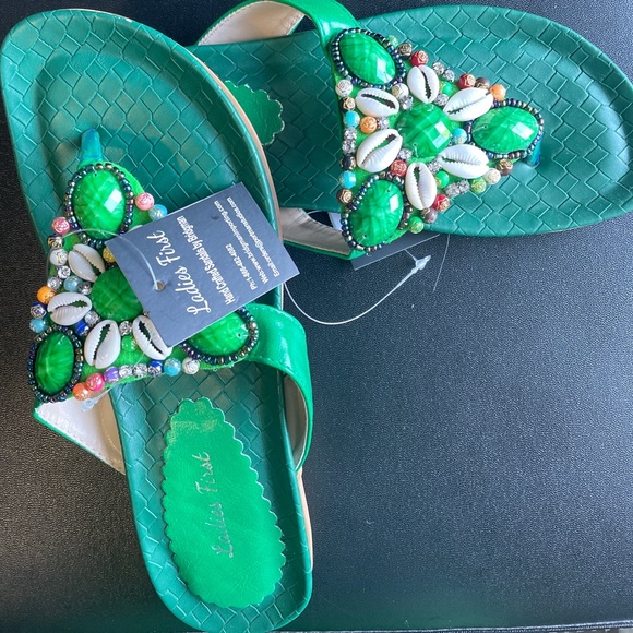 Handcrafted Green women slippers - Picture 2 of 4